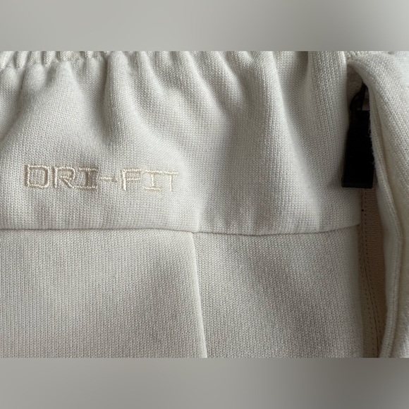 Nike Dri-FIT Standard Issue Joggers in Sail White | Men’s Size L - Picture 7 of 9